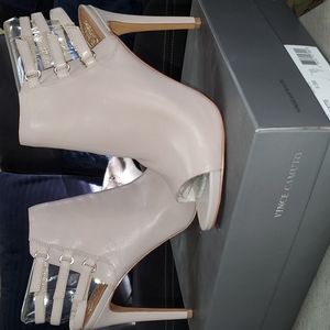 NEW VINCE CAMUTO FENETTE Size 9.5 Taupe Peep toe heels